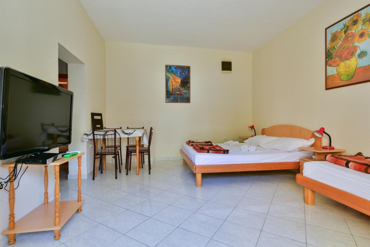 Apartments Srzentic Petrovac Ngoại thất bức ảnh