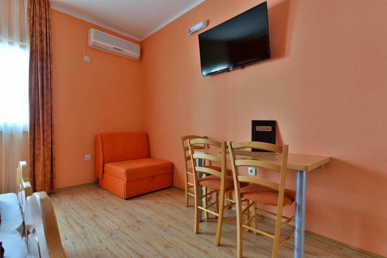 Apartments Srzentic Petrovac Ngoại thất bức ảnh