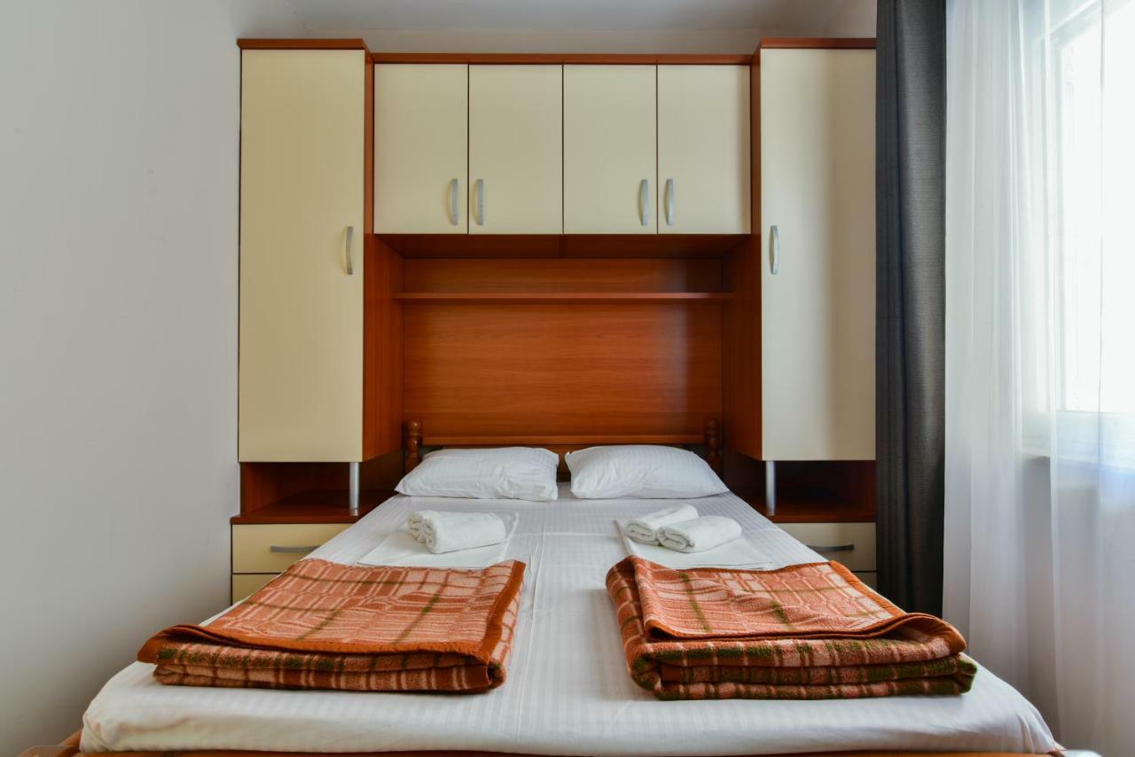 Apartments Srzentic Petrovac Ngoại thất bức ảnh